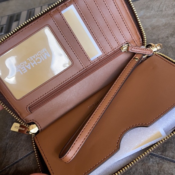 Michael Kors Jet Set Travel Lg Flat Multifunctional Phone Case-Wristlet-Wallet - Picture 5 of 16